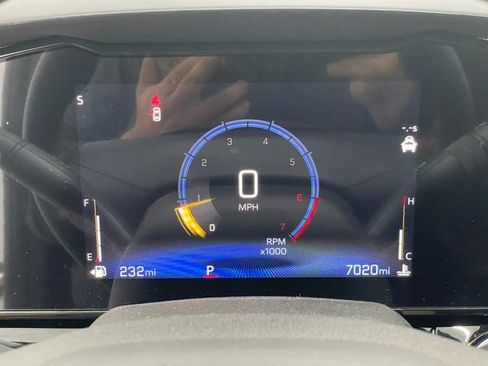 Used 2025 Chevrolet Trax RS w/ Driver Confidence Package image 2