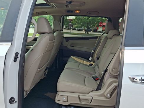 Certified 2024 Honda Odyssey Touring image 11