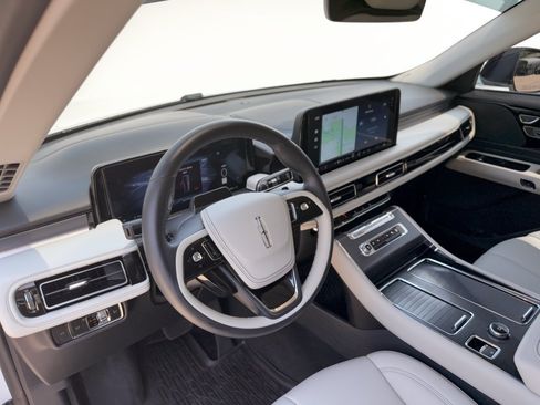 Used 2025 Lincoln Aviator 2WD image 4