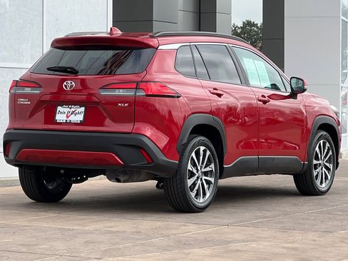 Certified 2023 Toyota Corolla Cross XLE image 4