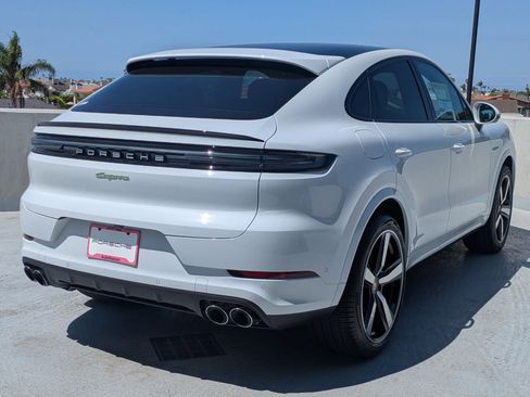 New 2025 Porsche Cayenne E-Hybrid image 9