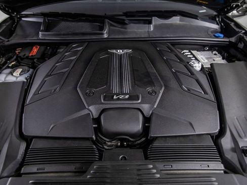 Used 2022 Bentley Bentayga image 50