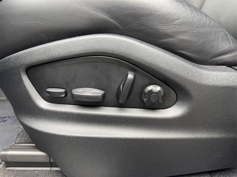 Used 2022 Porsche Cayenne image 28