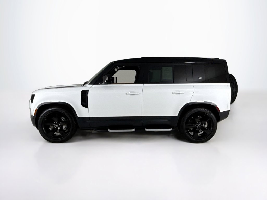 Used 2023 Land Rover Defender 110 SE AWD/4WD image 2