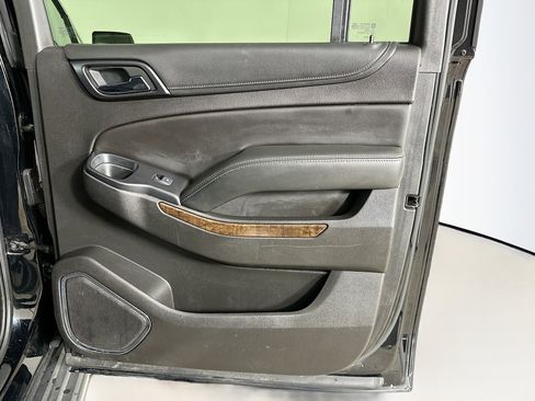 Used 2018 Chevrolet Suburban LT image 33