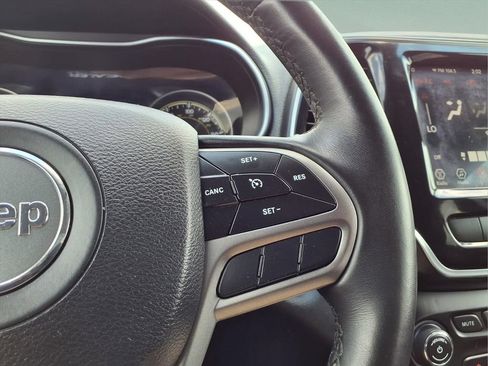 Used 2019 Jeep Cherokee Limited FWD image 14