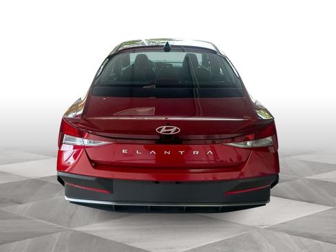 Used 2025 Hyundai Elantra SE FWD image 7
