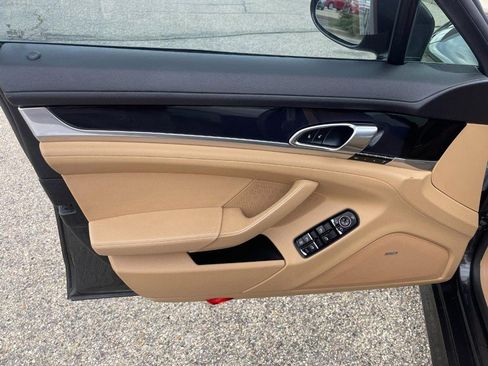 Used 2013 Porsche Panamera 4 Platinum Edition image 24