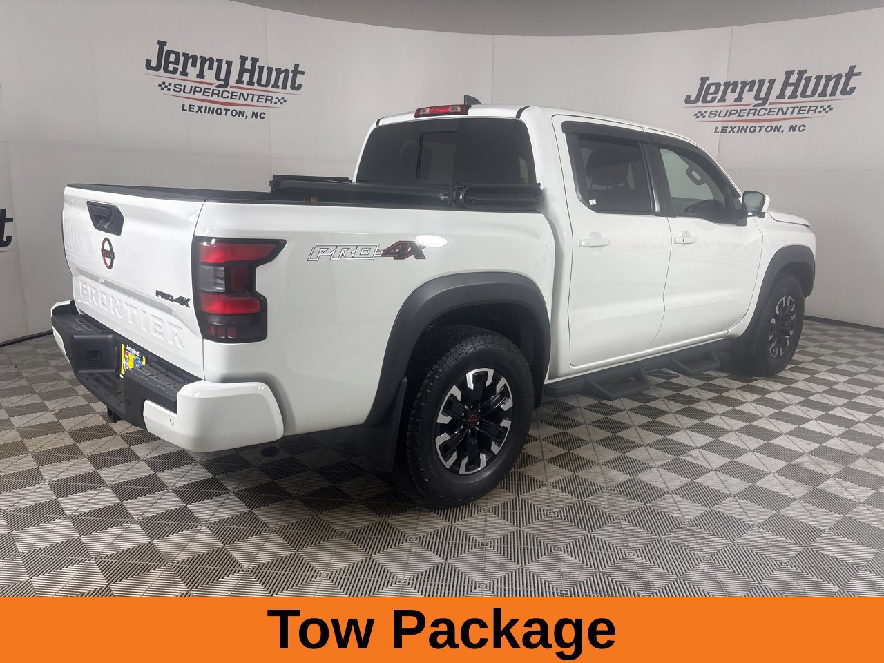 Used 2023 Nissan Frontier PRO-4X w/ Pro Convenience Package AWD/4WD image 6