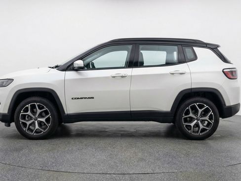 Used 2025 Jeep Compass Limited image 5