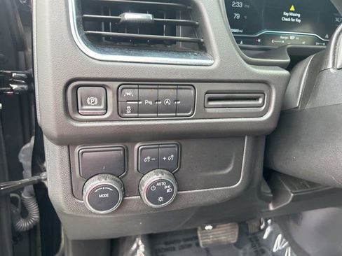 Used 2024 Chevrolet Suburban LT RWD image 17