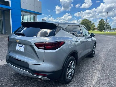 Used 2023 Chevrolet Blazer LT w/ Driver Confidence Package FWD image 2
