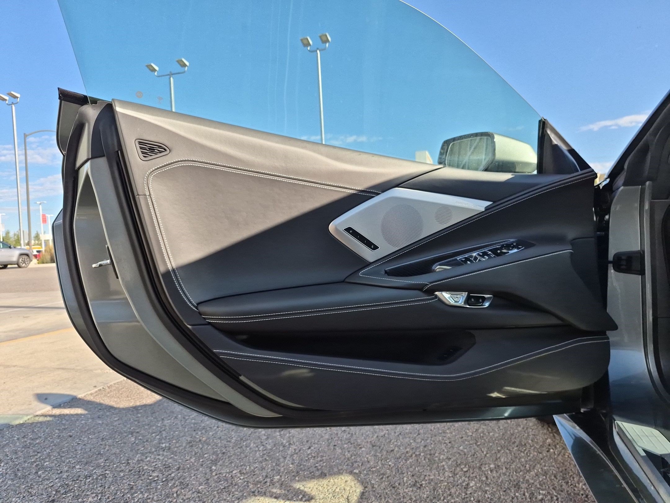 Used 2023 Chevrolet Corvette Stingray Premium Conv w/ Z51 Performance Package RWD image 12