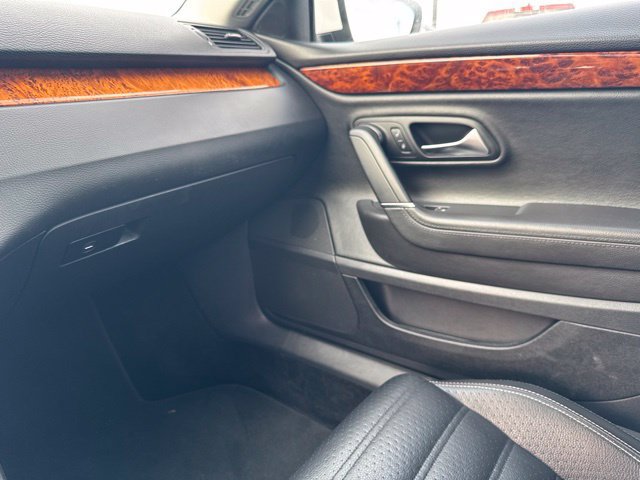 Used 2011 Volkswagen CC Lux FWD image 29
