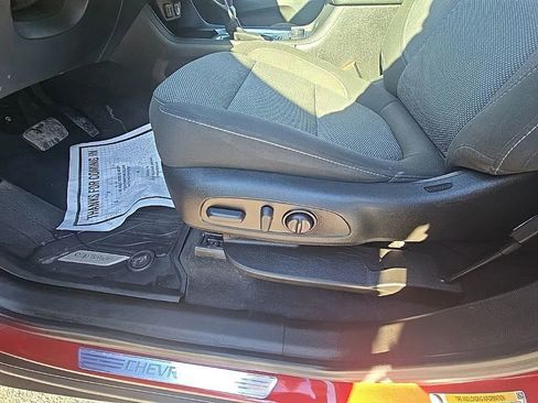 Used 2023 Chevrolet Traverse LT image 30