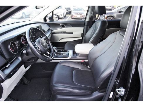Used 2022 Kia Carnival LX FWD image 29