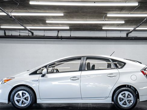 Used 2013 Toyota Prius Two image 2