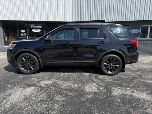 Used 2019 Ford Explorer XLT w/ XLT Sport Appearance Package AWD/4WD image 14