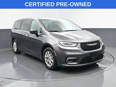 Used 2023 Chrysler Pacifica Touring-L FWD image 3