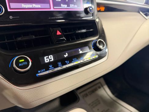Used 2022 Toyota Corolla LE image 32