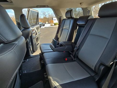 Used 2015 Toyota 4Runner SR5 Premium image 14