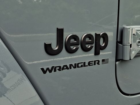 New 2026 Jeep Wrangler Unlimited Sahara AWD/4WD image 18