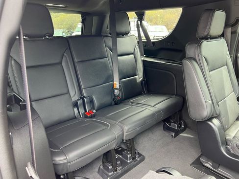 Used 2025 GMC Yukon XL Denali AWD/4WD image 14