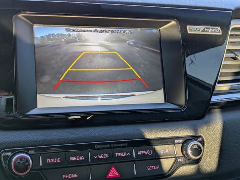 Used 2017 Kia Niro EX image 21