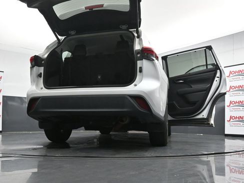 Used 2023 Toyota Highlander XLE image 36