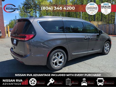 Used 2023 Chrysler Pacifica Limited image 5
