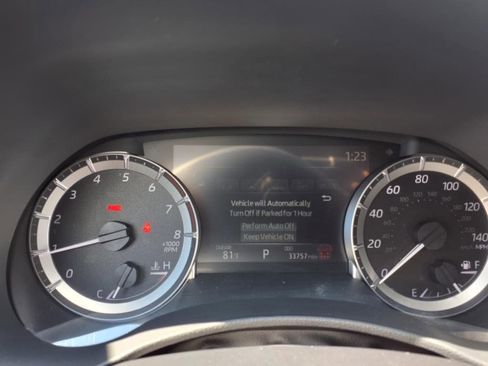 Used 2024 Toyota Highlander XLE image 11