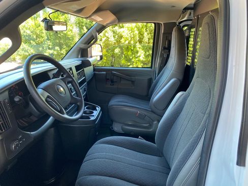 Used 2025 Chevrolet Express 2500 w/ Driver Convenience Package RWD image 28