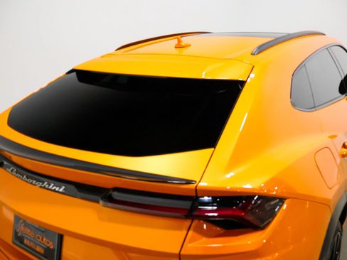 Used 2021 Lamborghini Urus AWD/4WD image 90