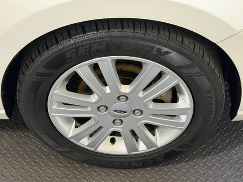 Used 2010 Ford Focus SEL FWD image 17
