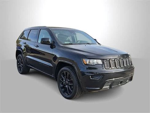 Used 2020 Jeep Grand Cherokee Altitude image 2