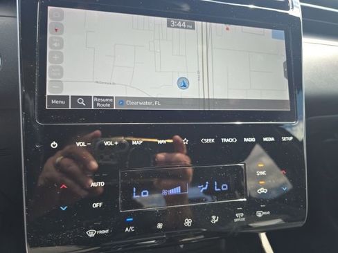 Used 2023 Hyundai Santa Cruz SEL Premium image 11