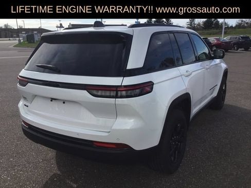 Used 2025 Jeep Grand Cherokee Altitude AWD/4WD image 9