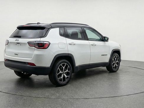 Used 2025 Jeep Compass Limited image 7