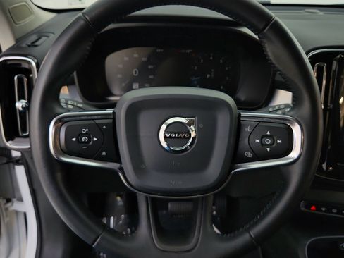 Used 2020 Volvo XC40 T4 Momentum FWD image 25