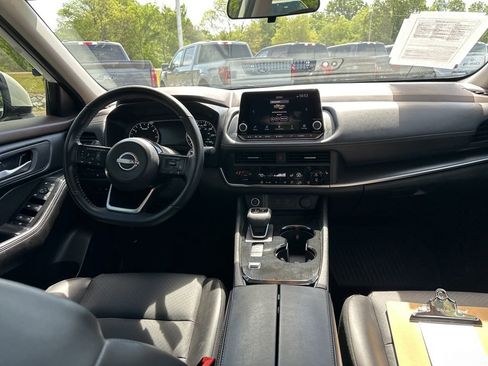 Used 2023 Nissan Rogue SV w/ SV Premium B Package FWD image 16