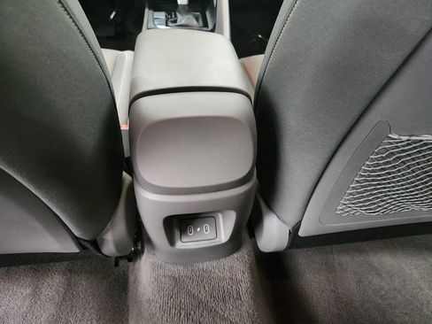 Used 2025 Hyundai Elantra SEL FWD image 27