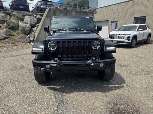 Used 2022 Jeep Wrangler Unlimited Sahara AWD/4WD image 9