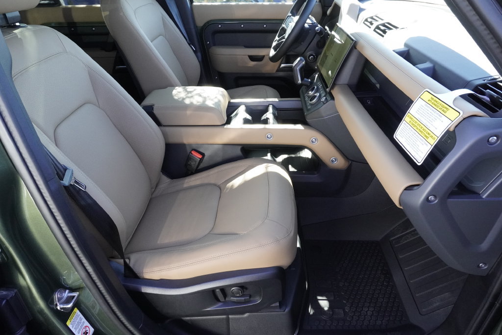 New 2026 Land Rover Defender 110 X-Dynamic SE AWD/4WD image 23