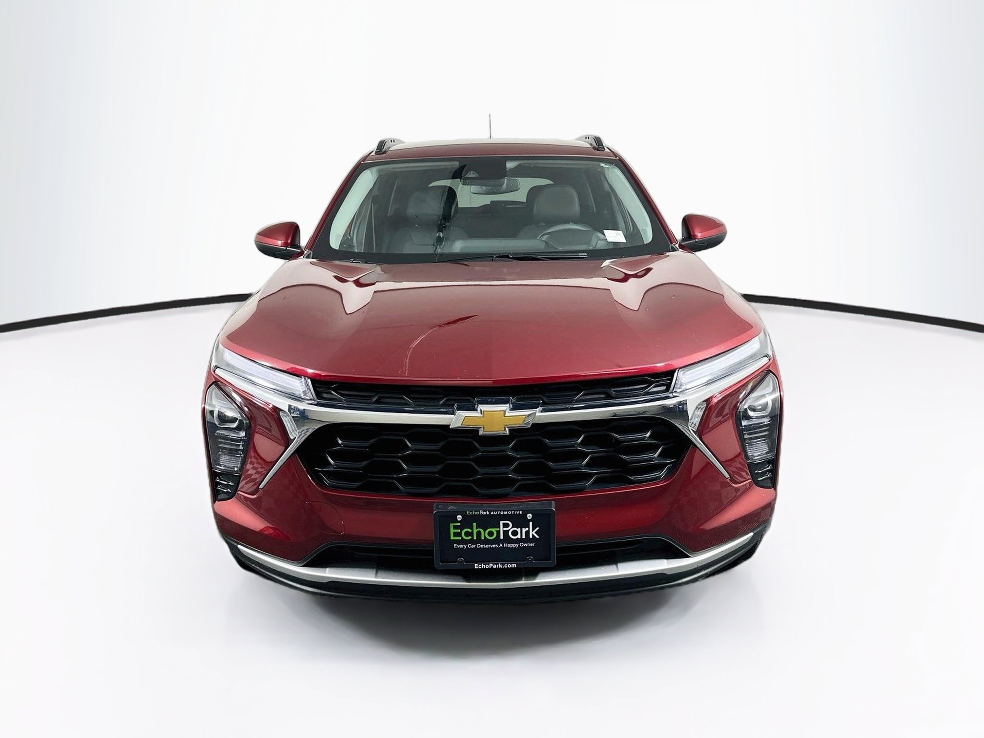 Used 2025 Chevrolet Trax LT FWD image 2