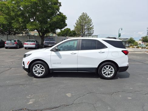Used 2022 Chevrolet Equinox LS w/ LS Convenience Package AWD/4WD image 9