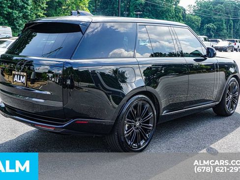 Used 2025 Land Rover Range Rover SE AWD/4WD image 6