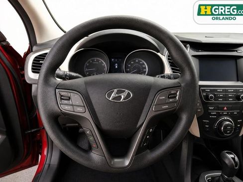 Used 2017 Hyundai Santa Fe SE FWD image 11