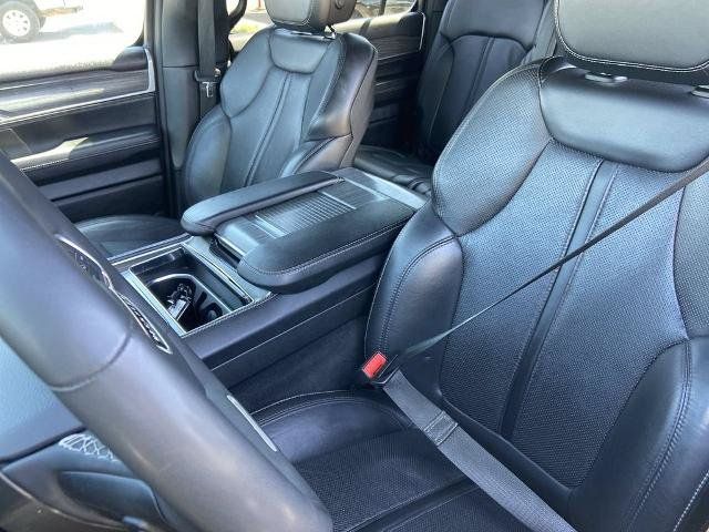 Used 2024 Jeep Wagoneer Series II w/ Flexible Seating Group AWD/4WD image 15