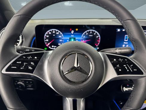 New 2025 Mercedes-Benz GLB 250 image 13