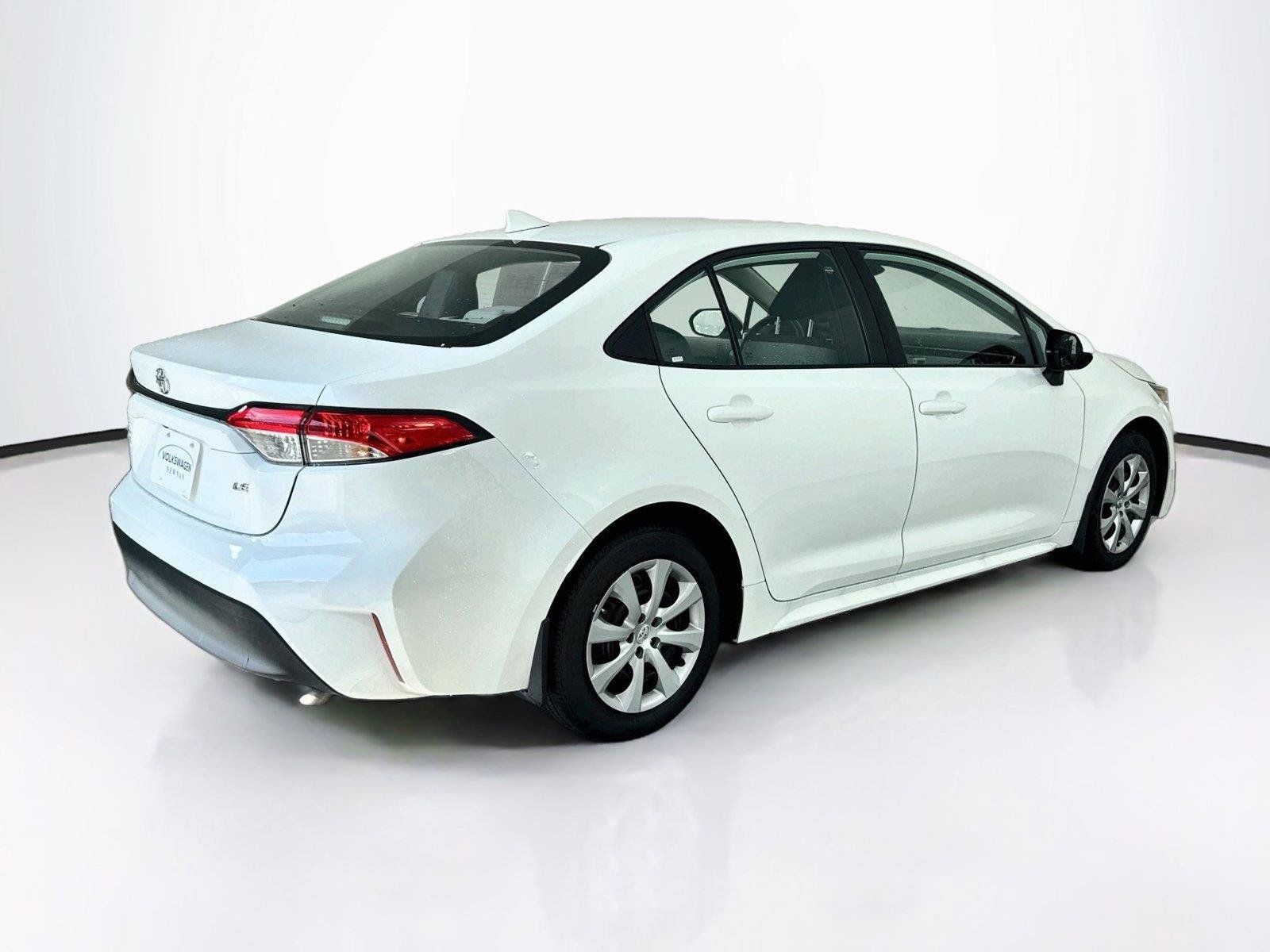 Used 2025 Toyota Corolla LE FWD image 2